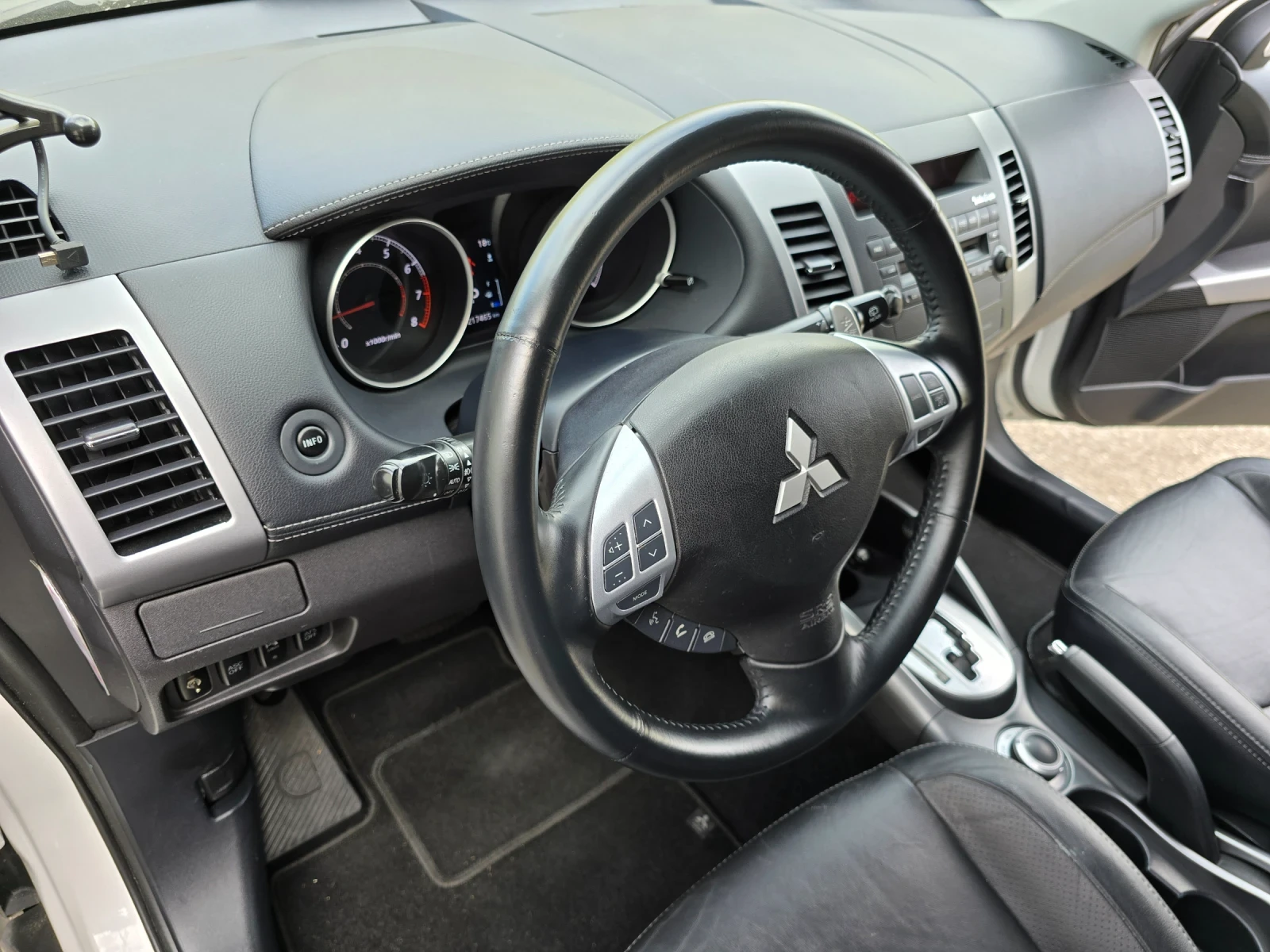 Mitsubishi Outlander 2.4 i - изображение 7