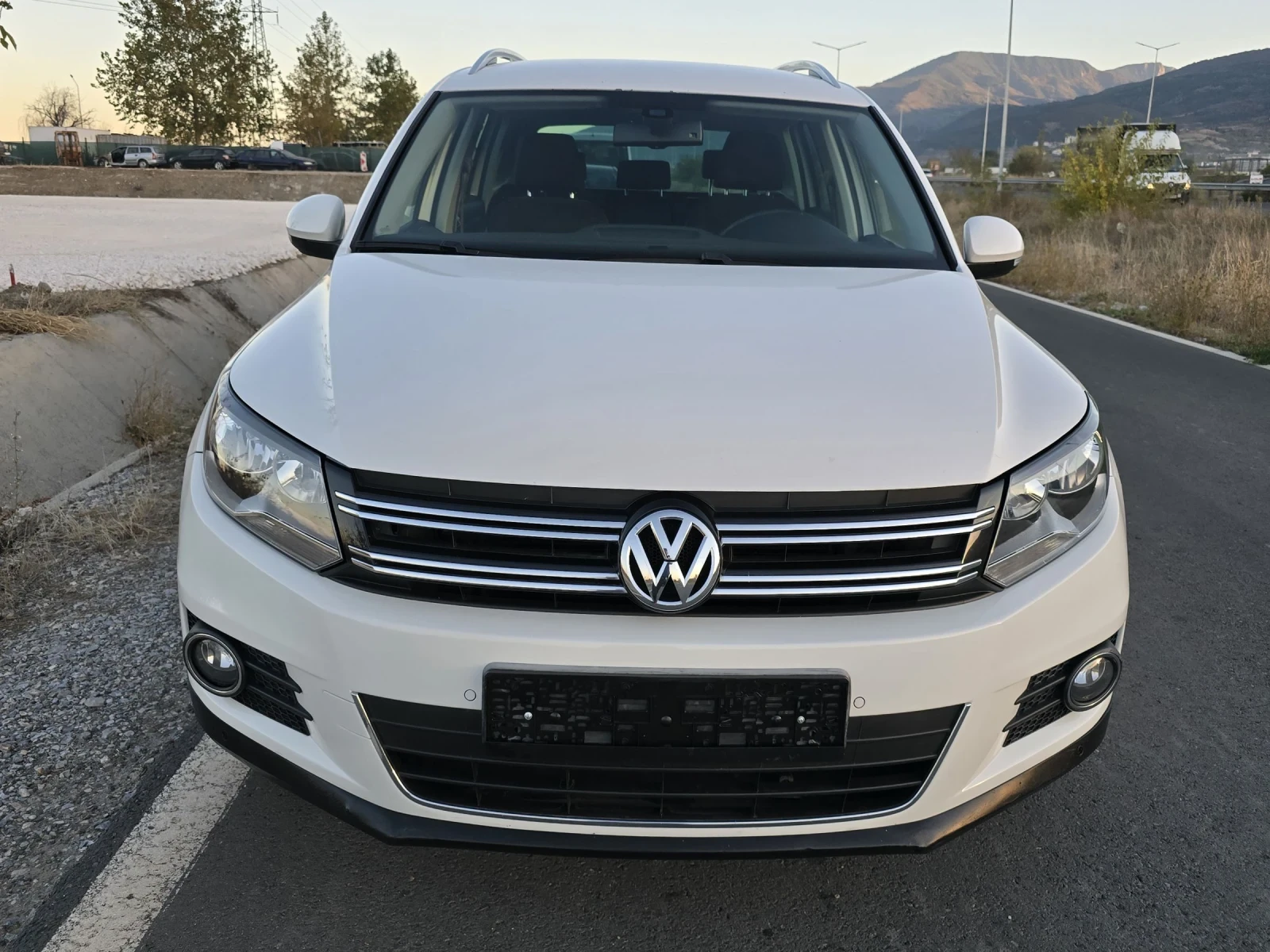 VW Tiguan 2.0TDI/HIGH-LINE/4X4/ РЪЧКА/НАВИГАЦИЯ/НОВА - изображение 2