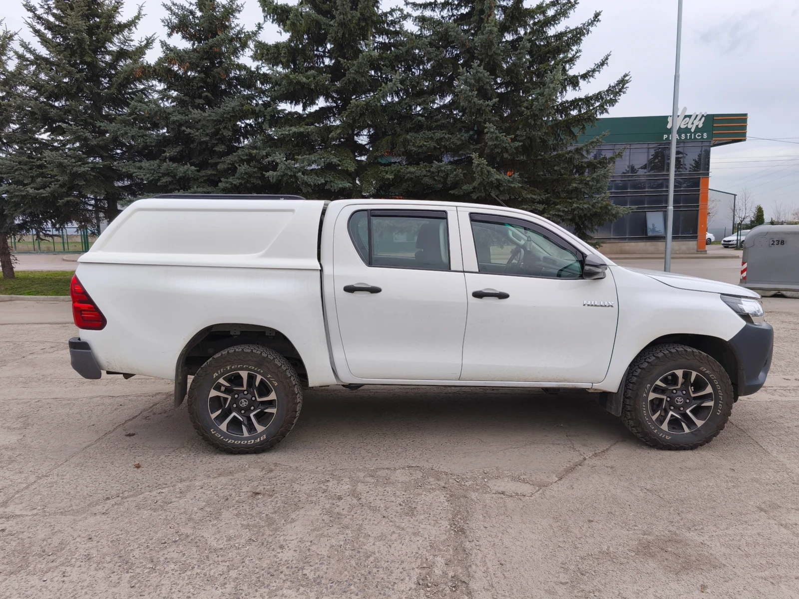 Toyota Hilux 2.4 Hardtop - изображение 4