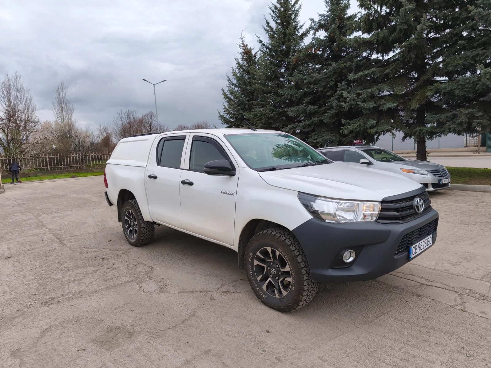 Toyota Hilux 2.4 Hardtop - изображение 3