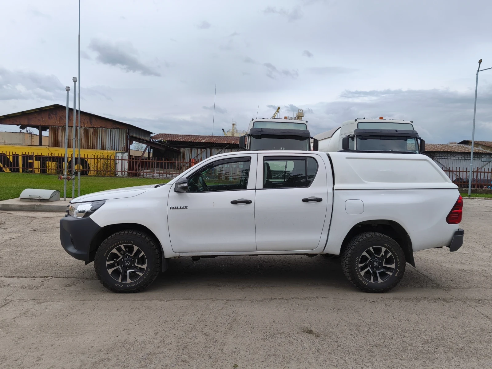 Toyota Hilux 2.4 Hardtop - изображение 8