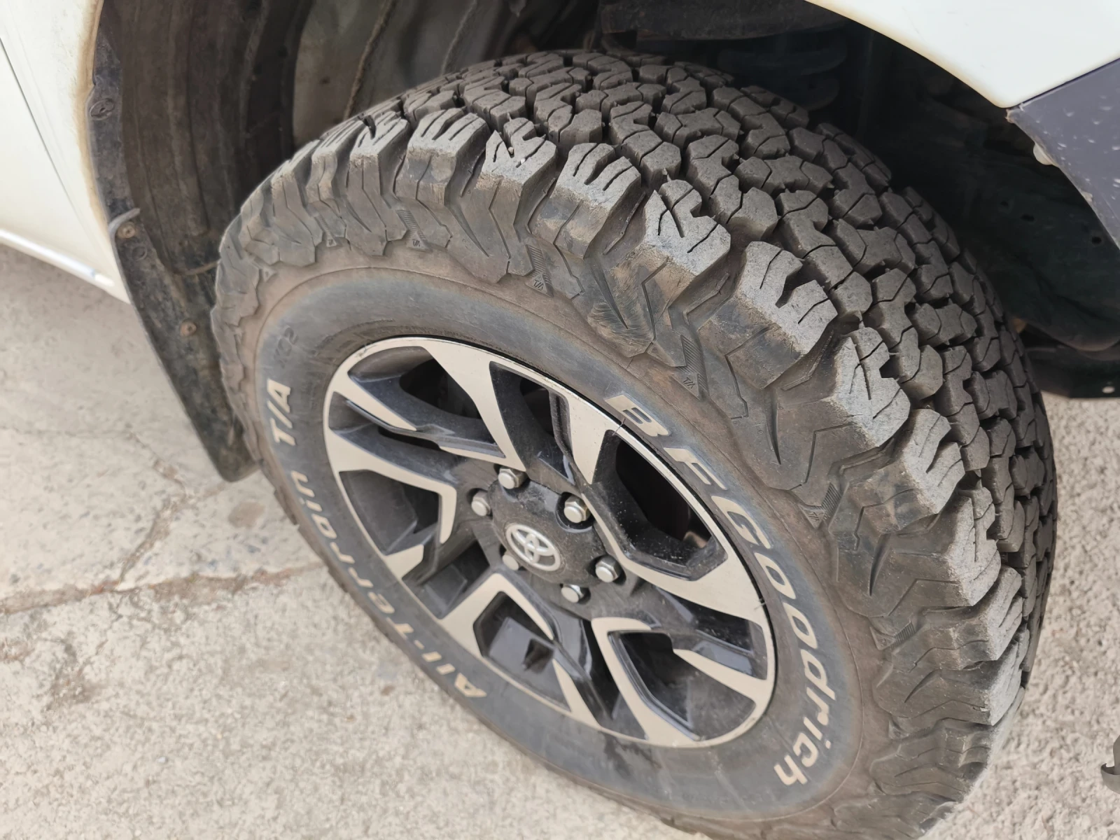 Toyota Hilux 2.4 Hardtop - изображение 10