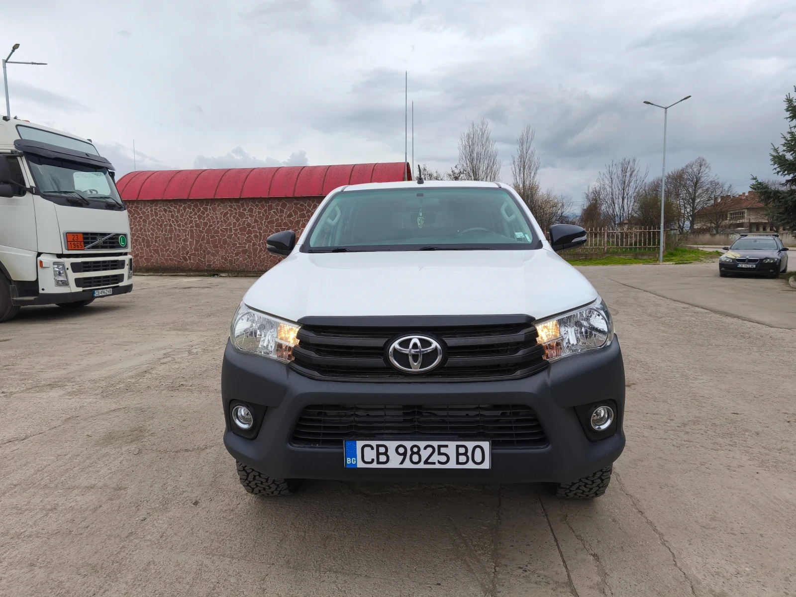 Toyota Hilux 2.4 Hardtop - изображение 2