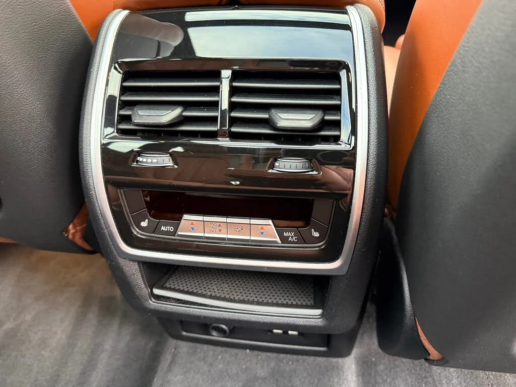 BMW X7 * M50i* AWD* АвтоКреди* (ЦЕНА ДО БГ) - изображение 9