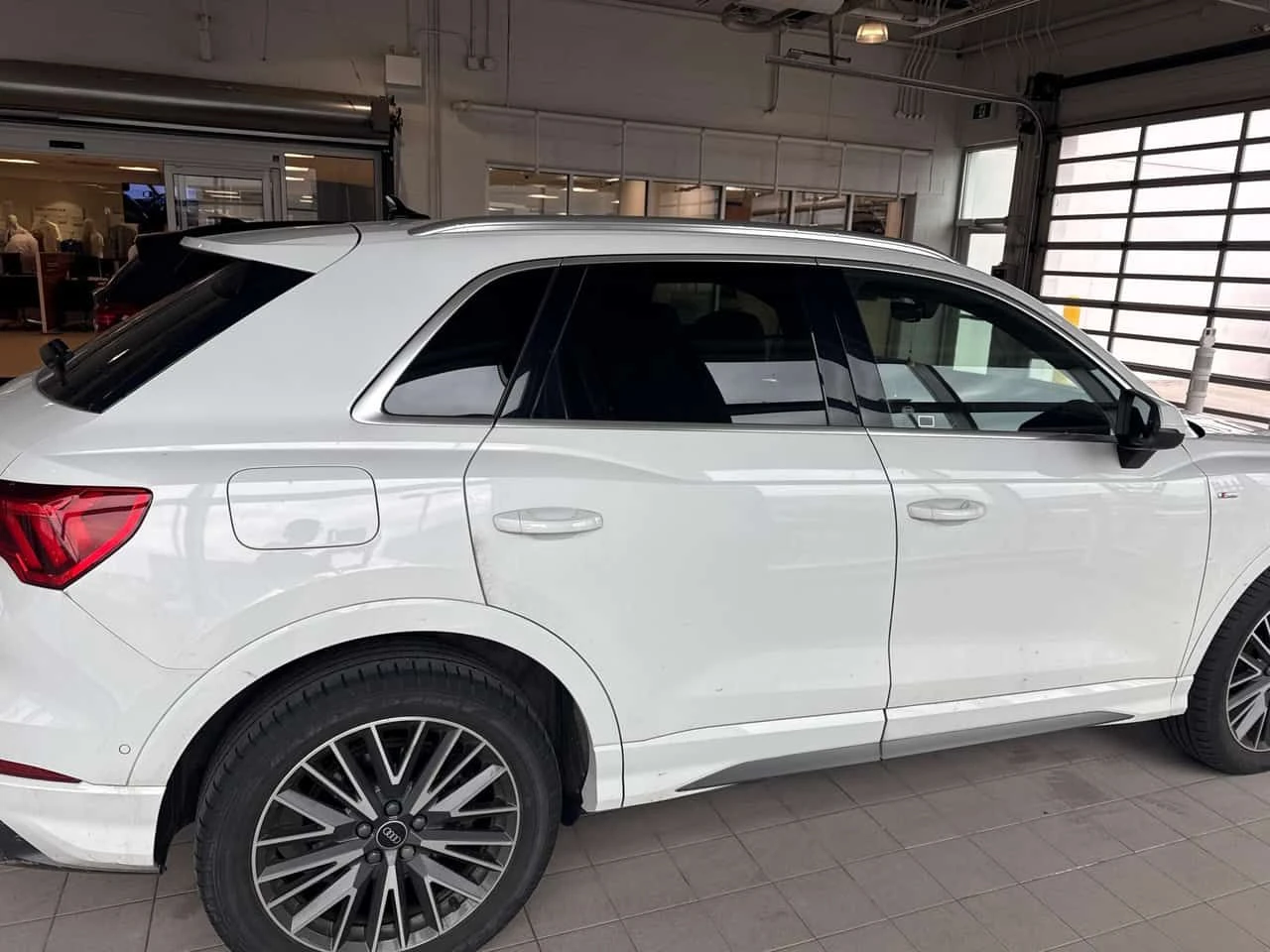 Audi Q3 Technik  CARFAX, снимка 3 - Автомобили и джипове - 54812083