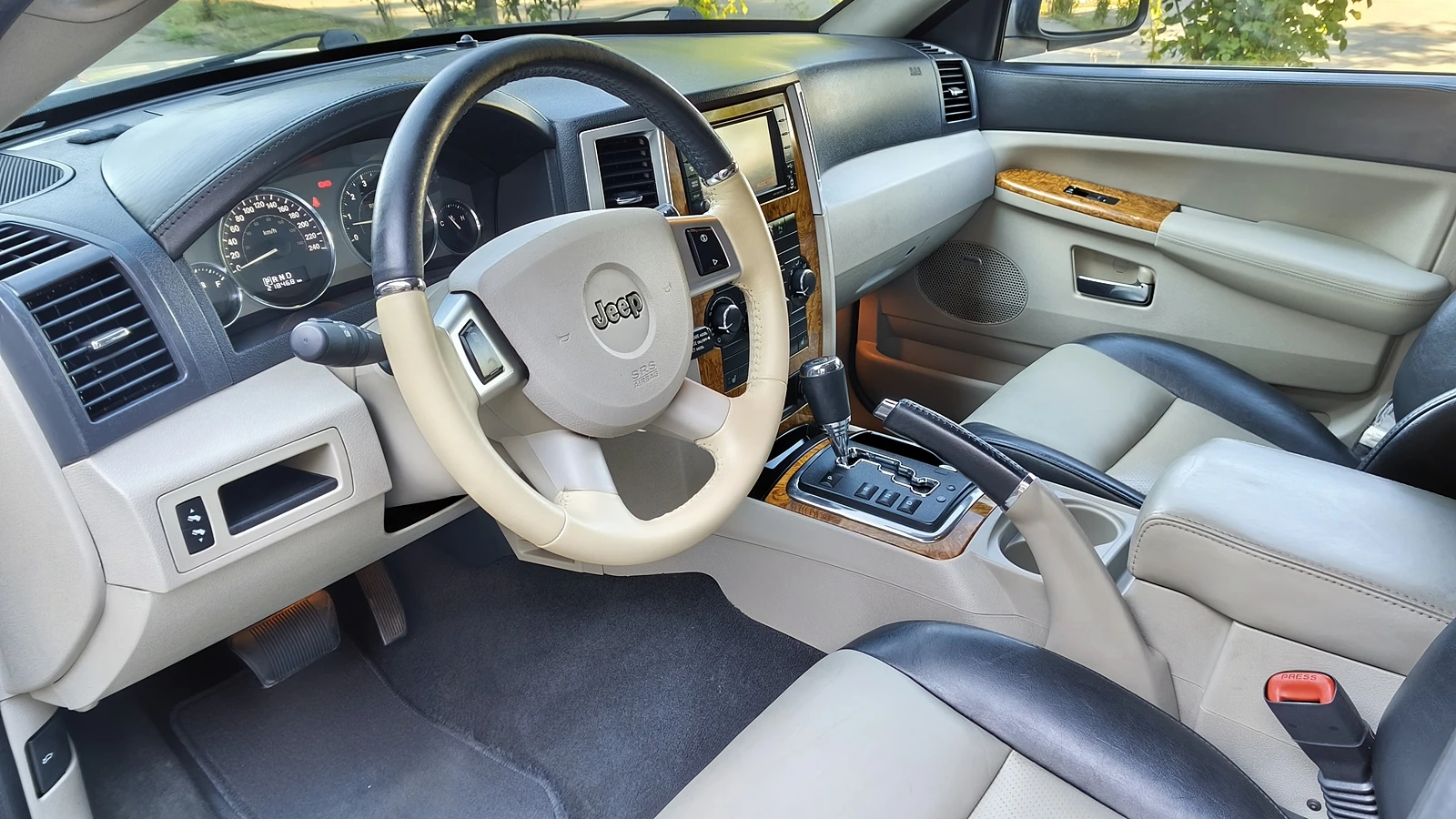 Jeep Grand cherokee 3.0CRD Overland Face, снимка 9 - Автомобили и джипове - 55563987