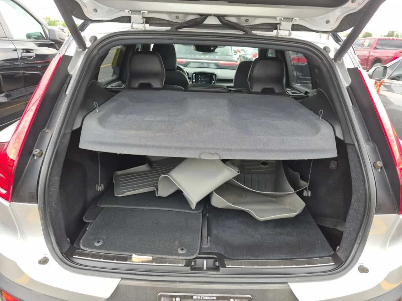 Volvo XC40 R DESIGN/CARFAX/АЛКАНТАРА/ПАНО/ПОДГРЕВ/, снимка 13 - Автомобили и джипове - 55590422