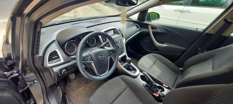 Opel Astra J, 6 скорости, LPG, снимка 9 - Автомобили и джипове - 45495656
