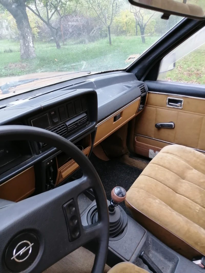 Opel Rekord, снимка 10 - Автомобили и джипове - 52570355