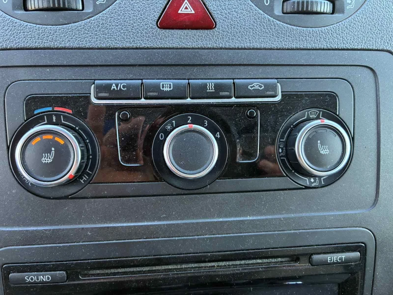 VW Caddy, снимка 5 - Автомобили и джипове - 52811665