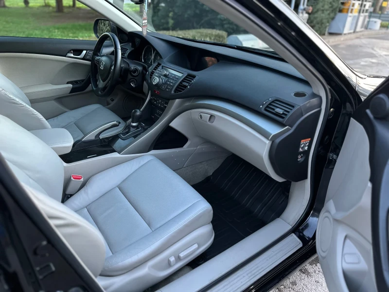 Honda Accord 2.4 EXECUTIVE, снимка 6 - Автомобили и джипове - 52827262