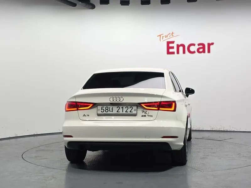 Audi A3 1.6 TDI, снимка 4 - Автомобили и джипове - 54125553