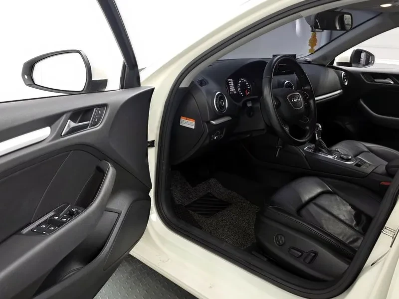 Audi A3 1.6 TDI, снимка 10 - Автомобили и джипове - 54125553