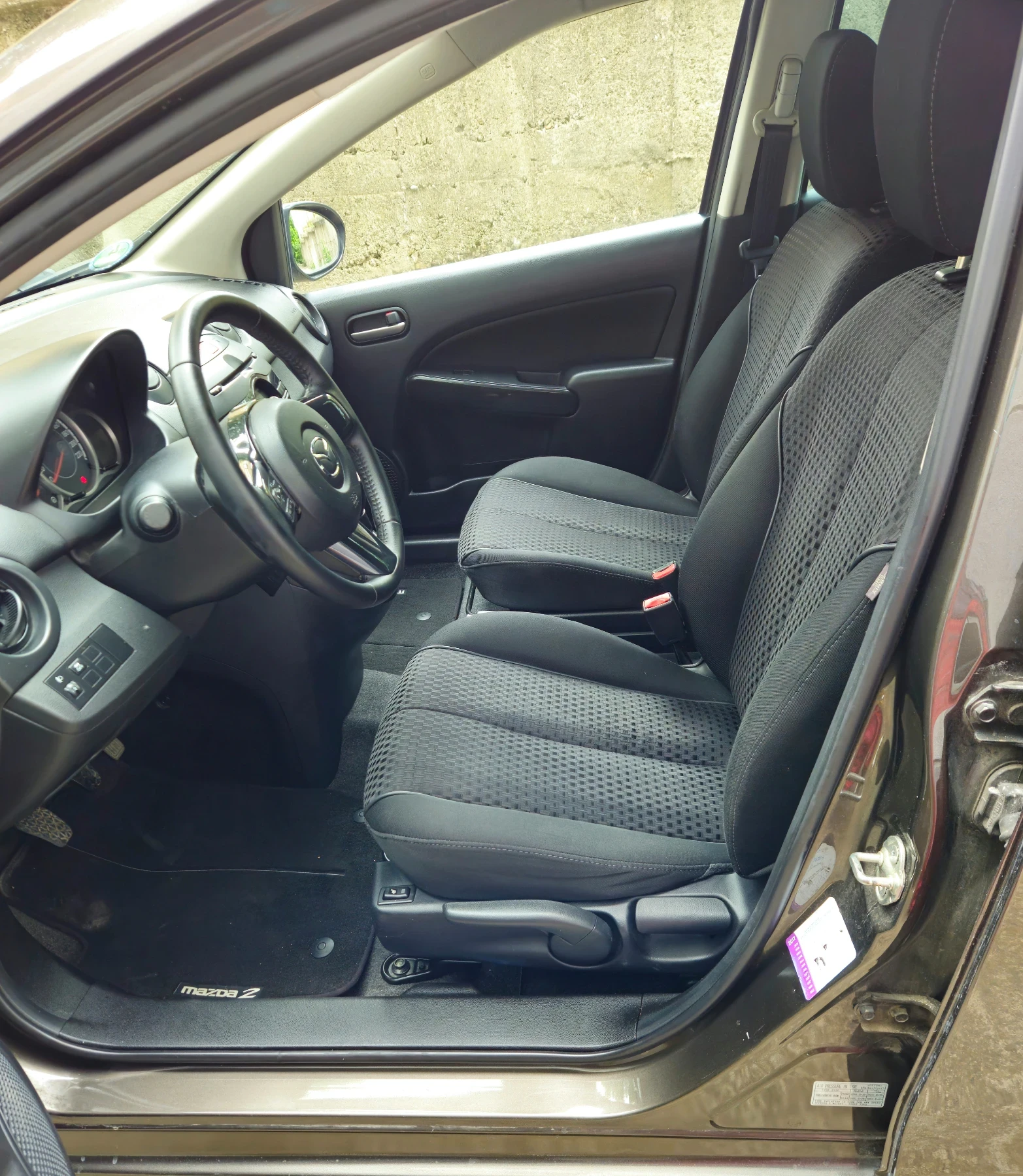 Mazda 2 1.35i - изображение 9