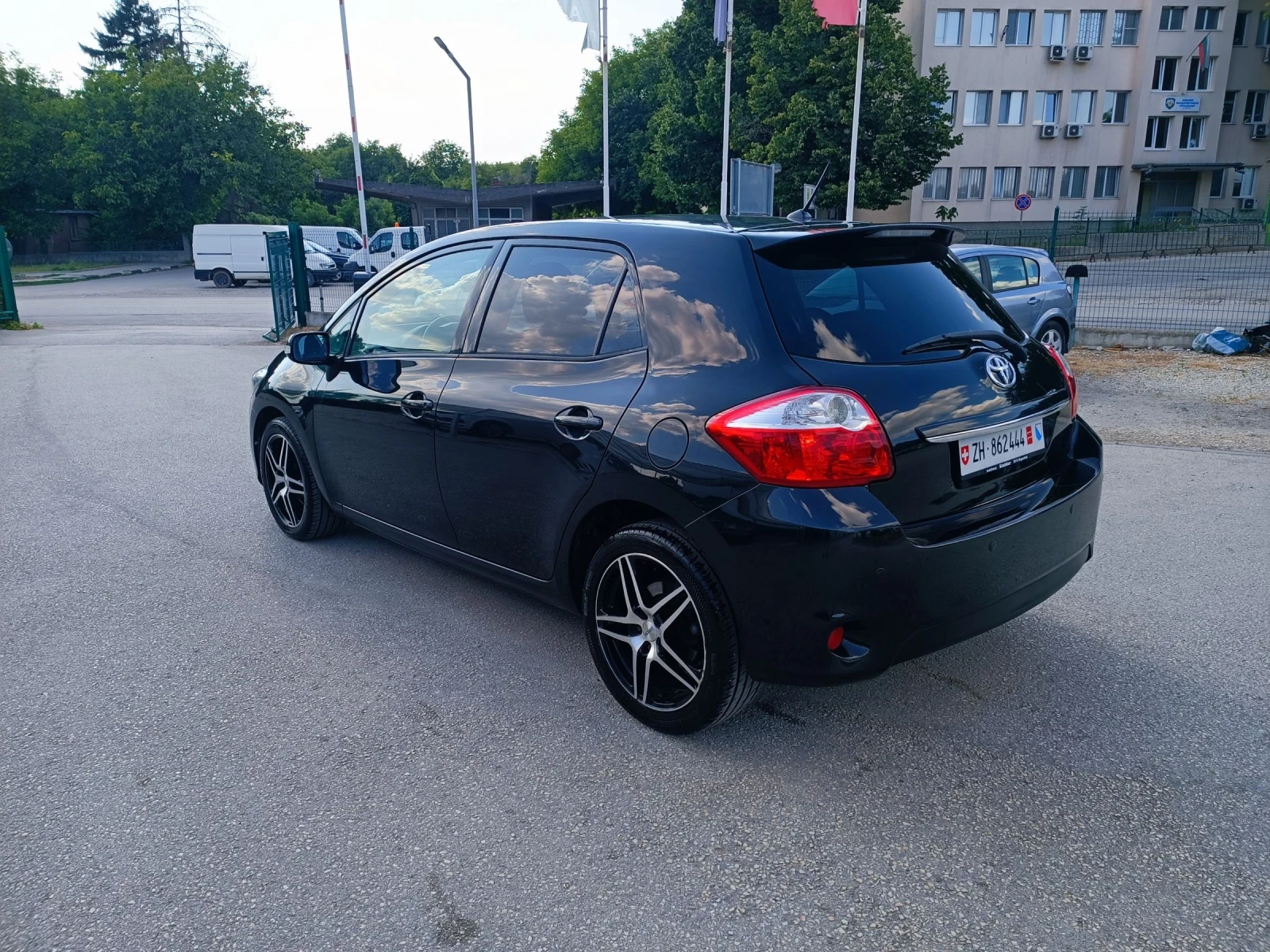 Toyota Auris 1.8i-147кс-ШВЕЙЦАРИЯ-РЪЧКА-6ск-FACELIFT - изображение 5