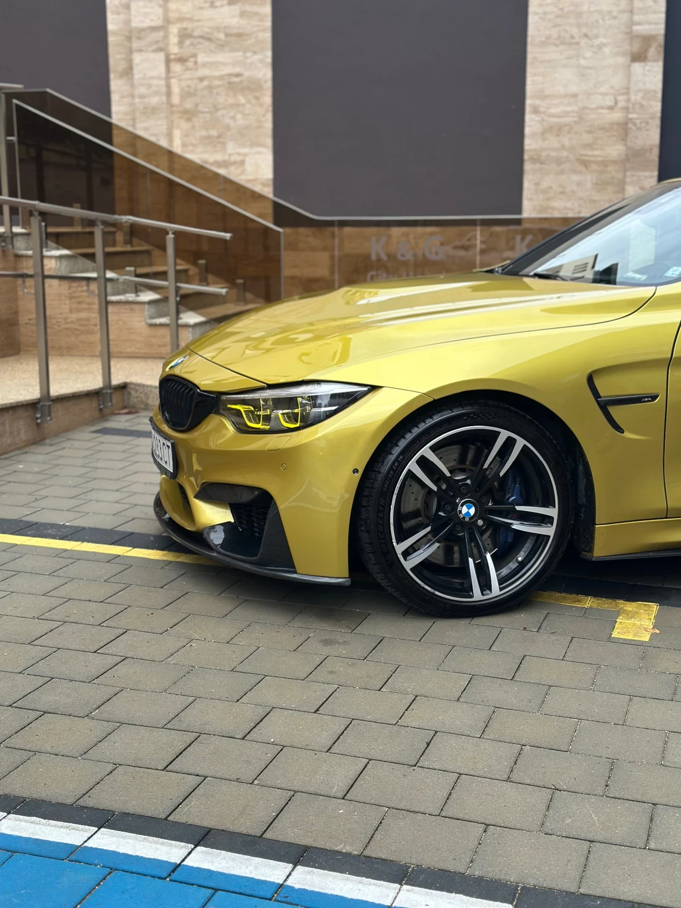 BMW M4 | Mobile.bg   9