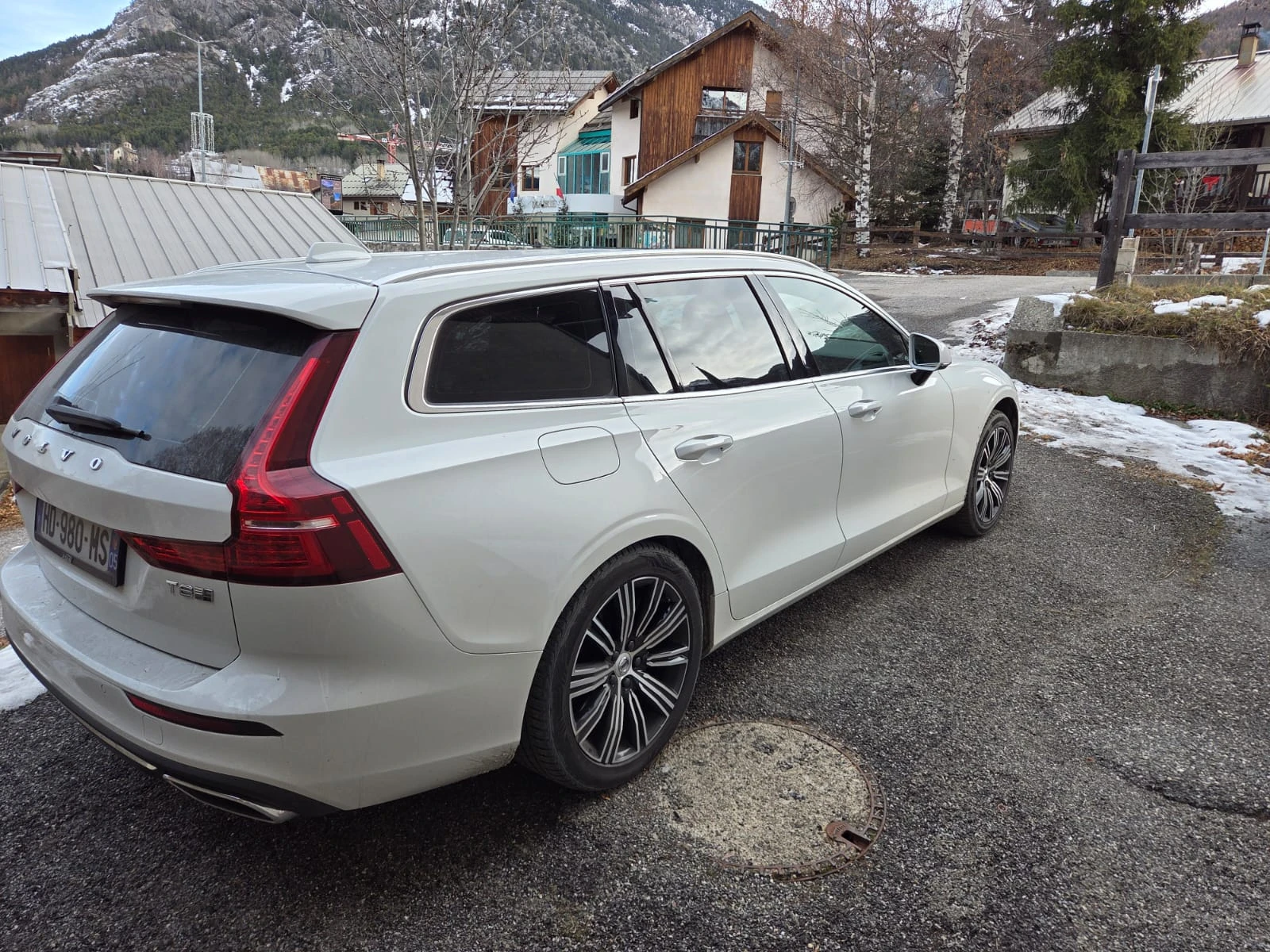 Volvo V60 Inscription_V60 T8 Twin Engine 303 + 87ch Inscript - изображение 4