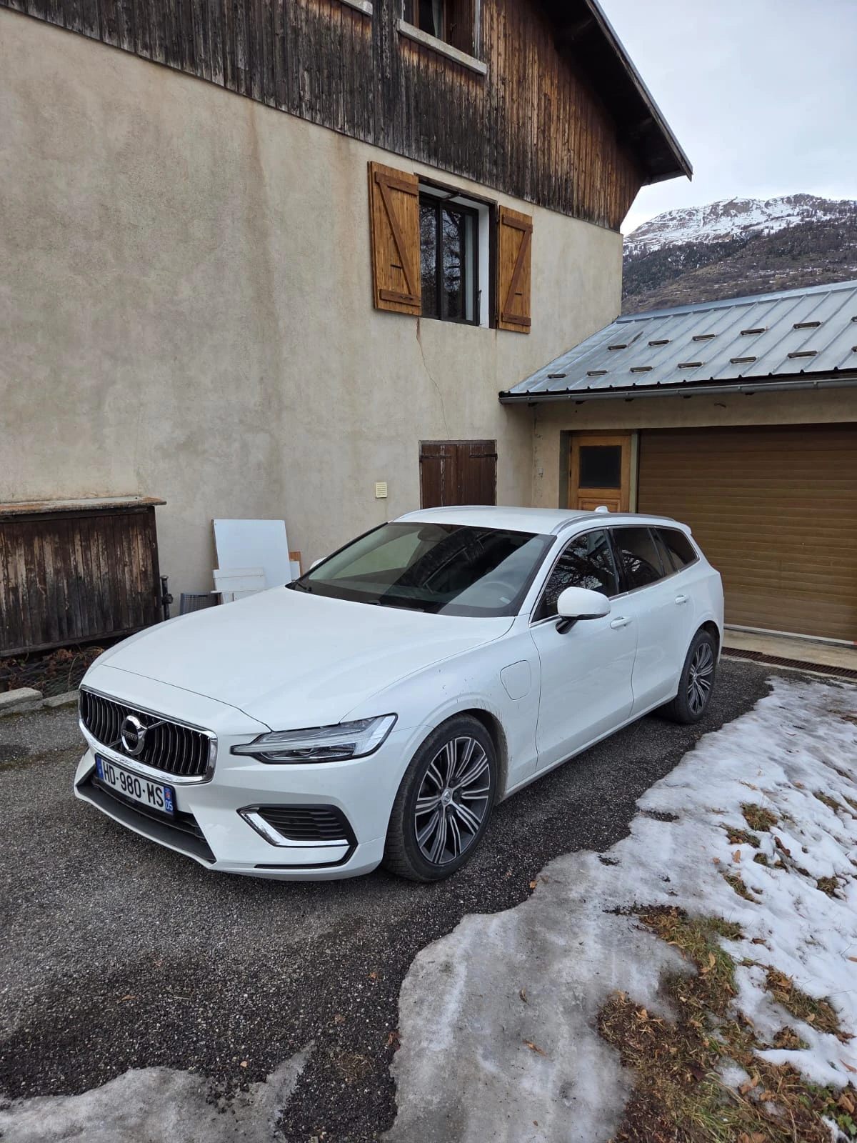 Volvo V60 Inscription_V60 T8 Twin Engine 303 + 87ch Inscript - изображение 2