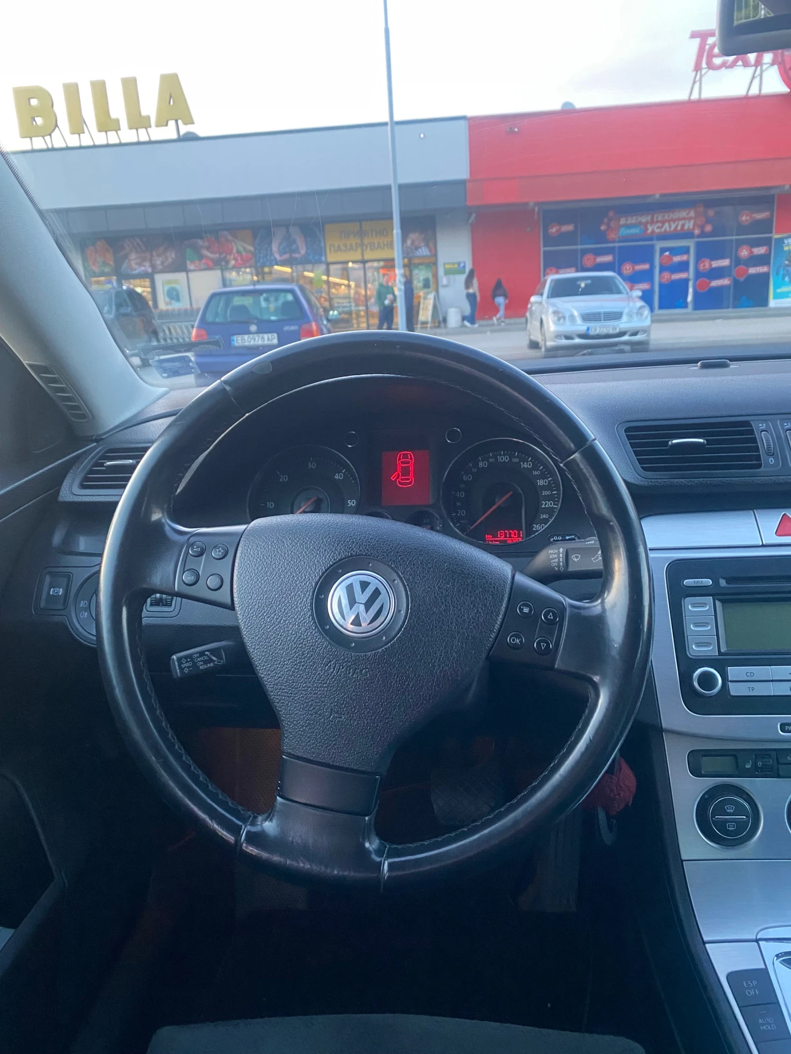 VW Passat 1.9 TDI, снимка 12 - Автомобили и джипове - 54301367