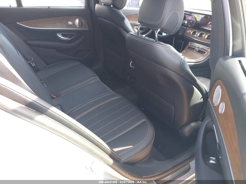 Mercedes-Benz E 450 4MATIC Автокредит Цена до България, снимка 12 - Автомобили и джипове - 55132856