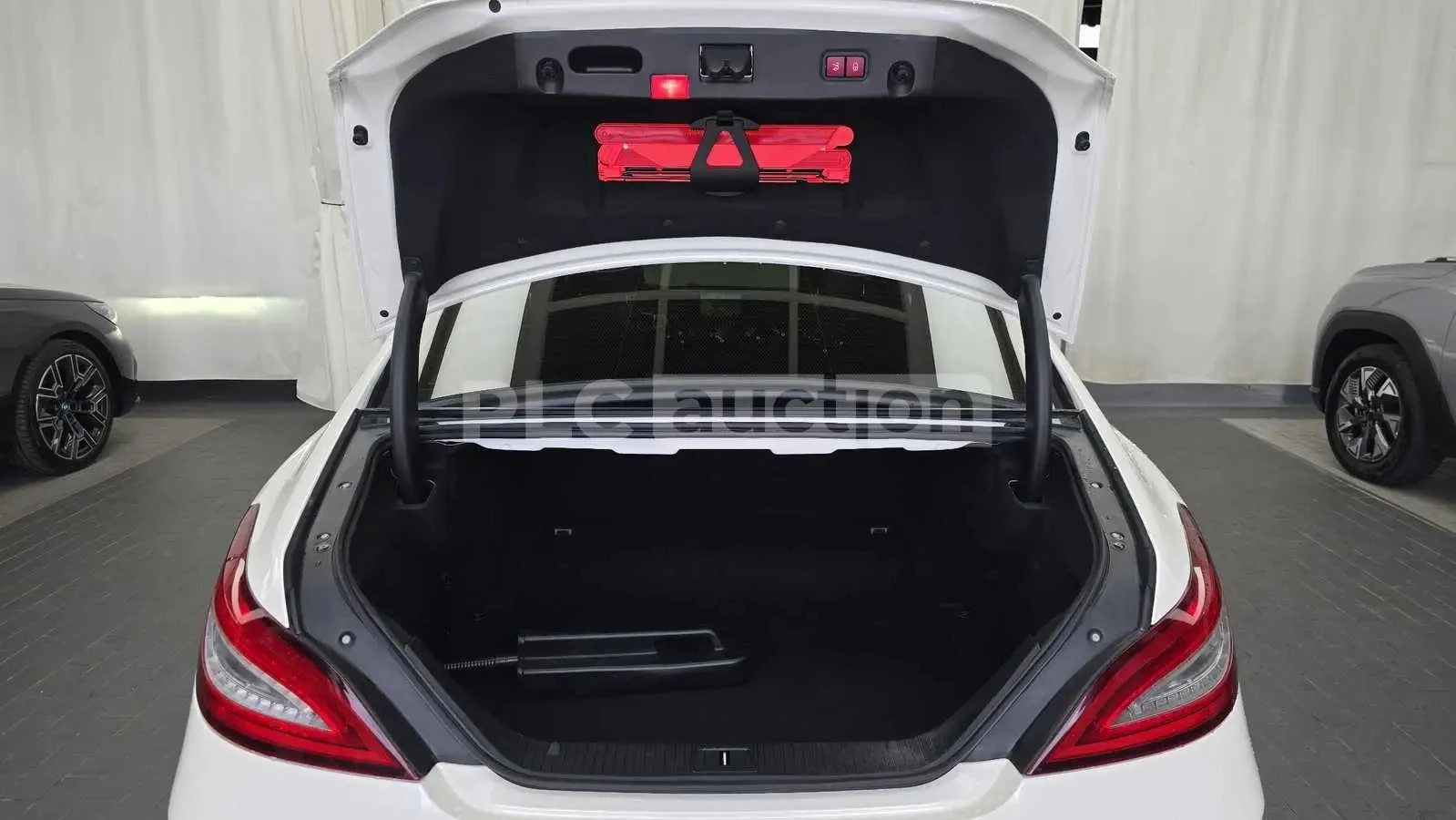 Mercedes-Benz CLS 400  DISTRONIC / ОБДУХВАНЕ / 360 / MEMORY, снимка 16 - Автомобили и джипове - 55396293