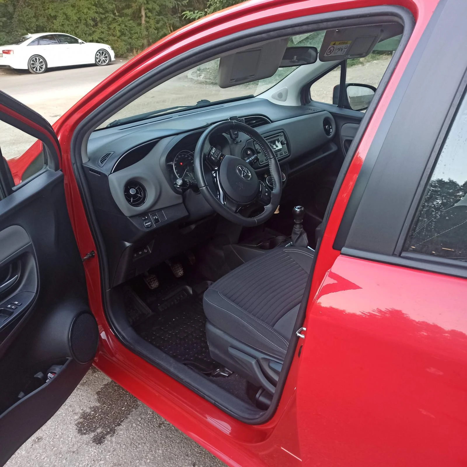 Toyota Yaris, снимка 6 - Автомобили и джипове - 56002259