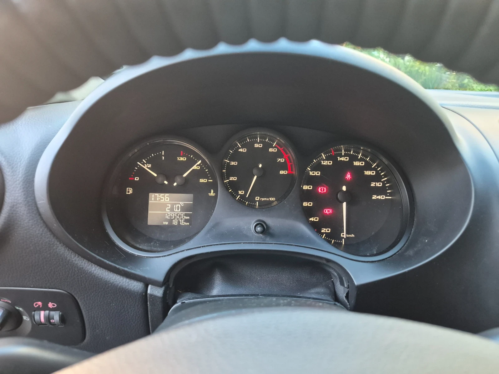 Seat Leon 1, 2 TSI TURBO, снимка 8 - Автомобили и джипове - 56309962