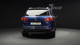 VW Touareg 3.0 TDI* ЕЛ. БАГАЖНИК* ПОДГРЕВ ВОЛАН* ЛЮК* КРАЙНА , снимка 4