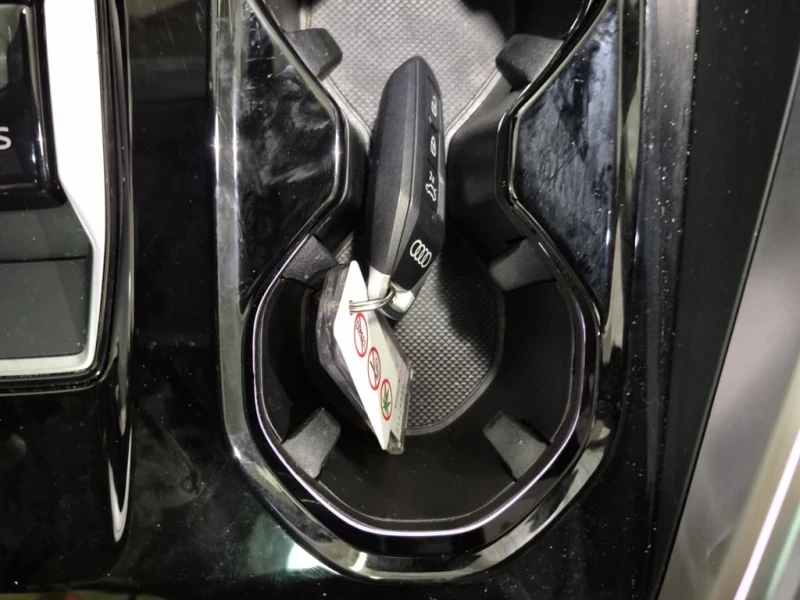 Audi Q5 * PROGRESSIV * CARFAX * БЕЗ ПЪРВОНАЧАЛНА ВНОСКА, снимка 8 - Автомобили и джипове - 53248169