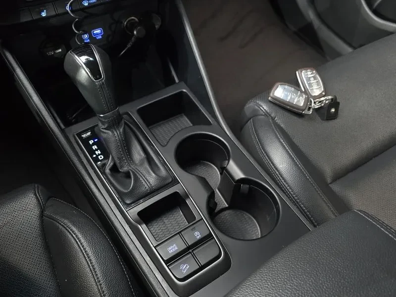 Hyundai Tucson 1.7 2WD MODERN, снимка 9 - Автомобили и джипове - 55796470