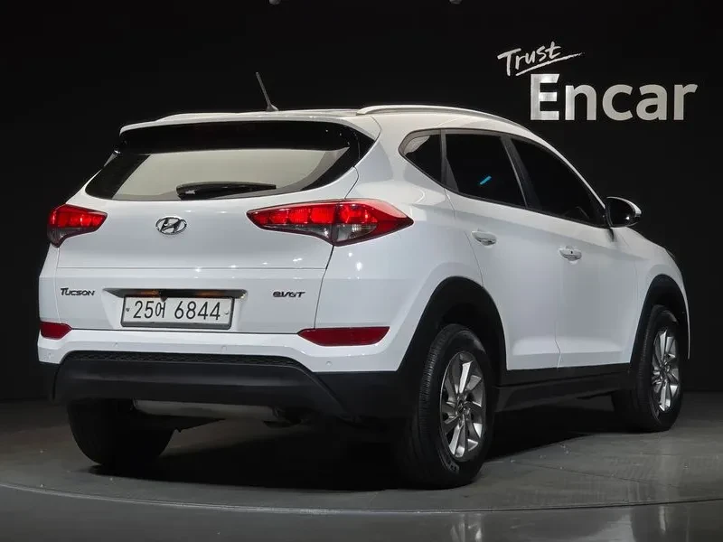 Hyundai Tucson 1.7 2WD MODERN, снимка 2 - Автомобили и джипове - 55796470