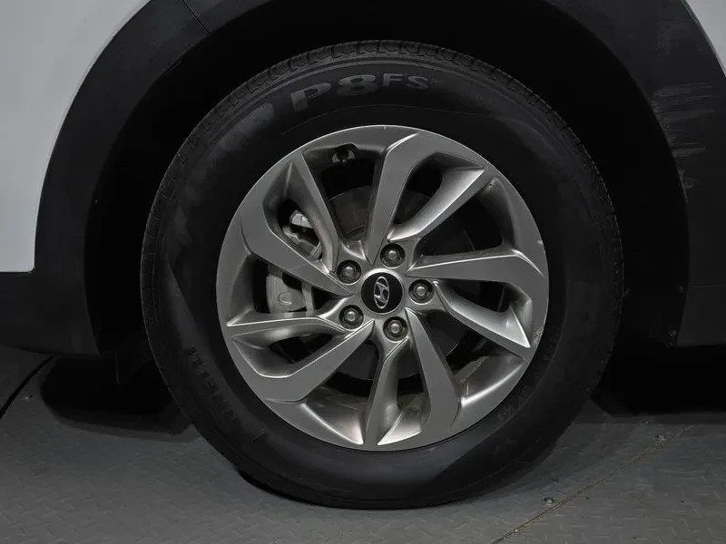 Hyundai Tucson 1.7 2WD MODERN, снимка 5 - Автомобили и джипове - 55796470
