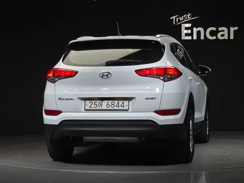 Hyundai Tucson 1.7 2WD MODERN, снимка 4 - Автомобили и джипове - 55796470