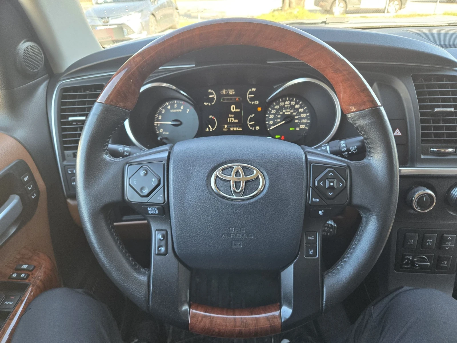 Toyota Sequoia 5.7 PLATINIUM , снимка 7 - Автомобили и джипове - 54120763