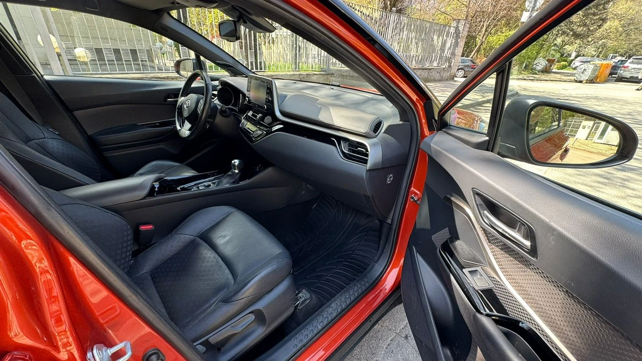 Toyota C-HR, снимка 10 - Автомобили и джипове - 54255873