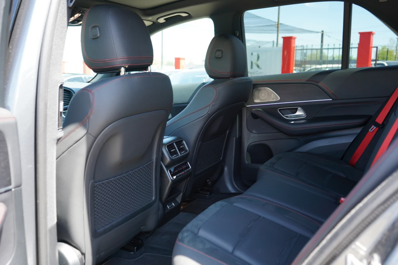 Mercedes-Benz GLE 53 4MATIC DISTR* PANO* BURM* KEYLESS* HUD* , снимка 14 - Автомобили и джипове - 54331571