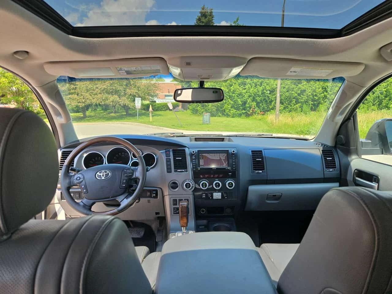 Toyota Sequoia * Platinum * CARFAX * ЦЕНА ДО БГ, снимка 12 - Автомобили и джипове - 55250757