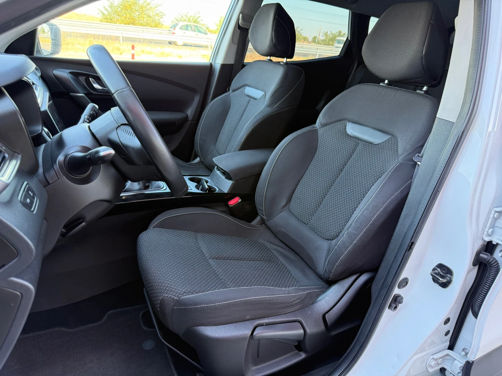 Renault Kadjar 1.5 DCi / INTENSE / NAVI / KEYLESS / LED / CAMERA , снимка 10 - Автомобили и джипове - 55754440