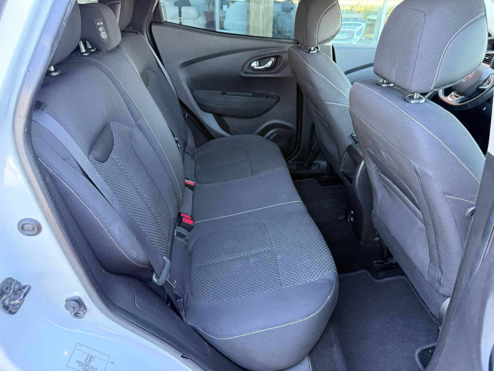 Renault Kadjar 1.5 DCi / INTENSE / NAVI / KEYLESS / LED / CAMERA , снимка 13 - Автомобили и джипове - 55754440