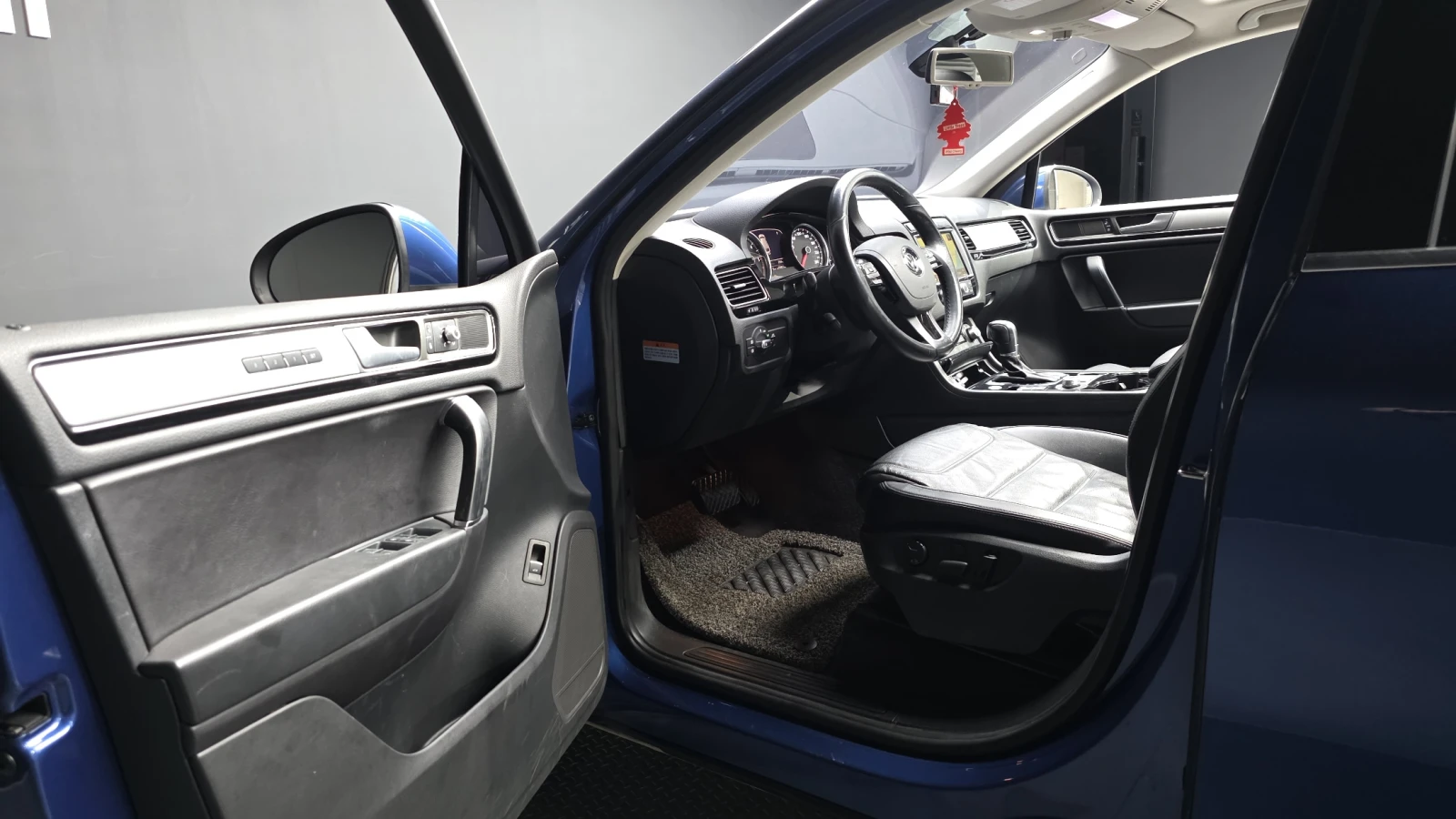 VW Touareg 3.0 TDI* ЕЛ. БАГАЖНИК* ПОДГРЕВ ВОЛАН* ЛЮК* КРАЙНА , снимка 10 - Автомобили и джипове - 55983956