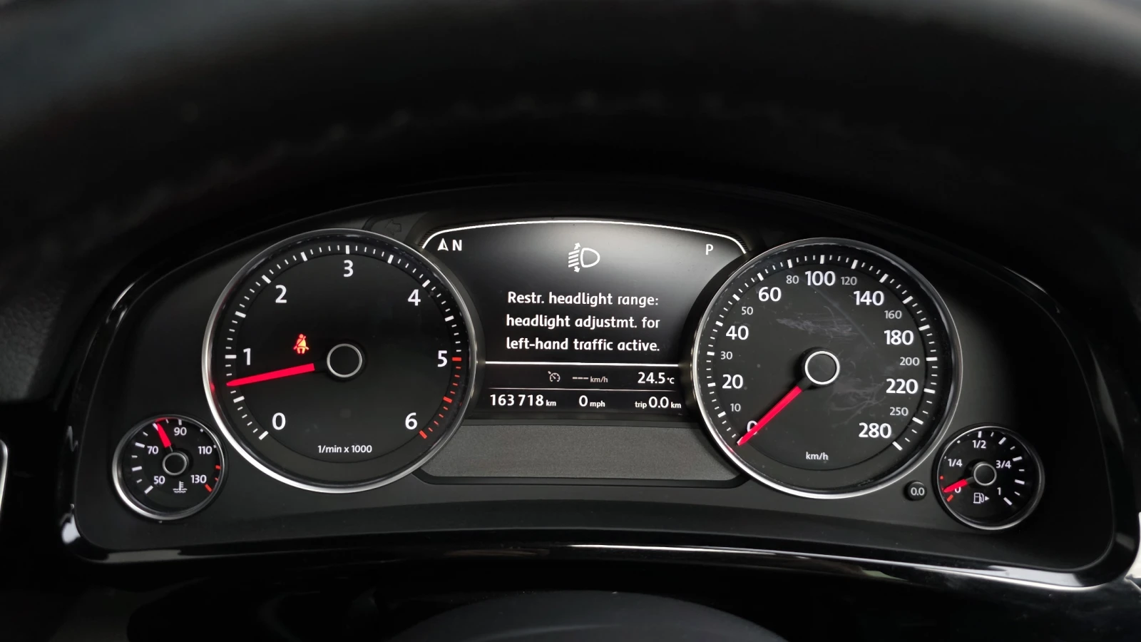 VW Touareg 3.0 TDI* ЕЛ. БАГАЖНИК* ПОДГРЕВ ВОЛАН* ЛЮК* КРАЙНА , снимка 8 - Автомобили и джипове - 55983956
