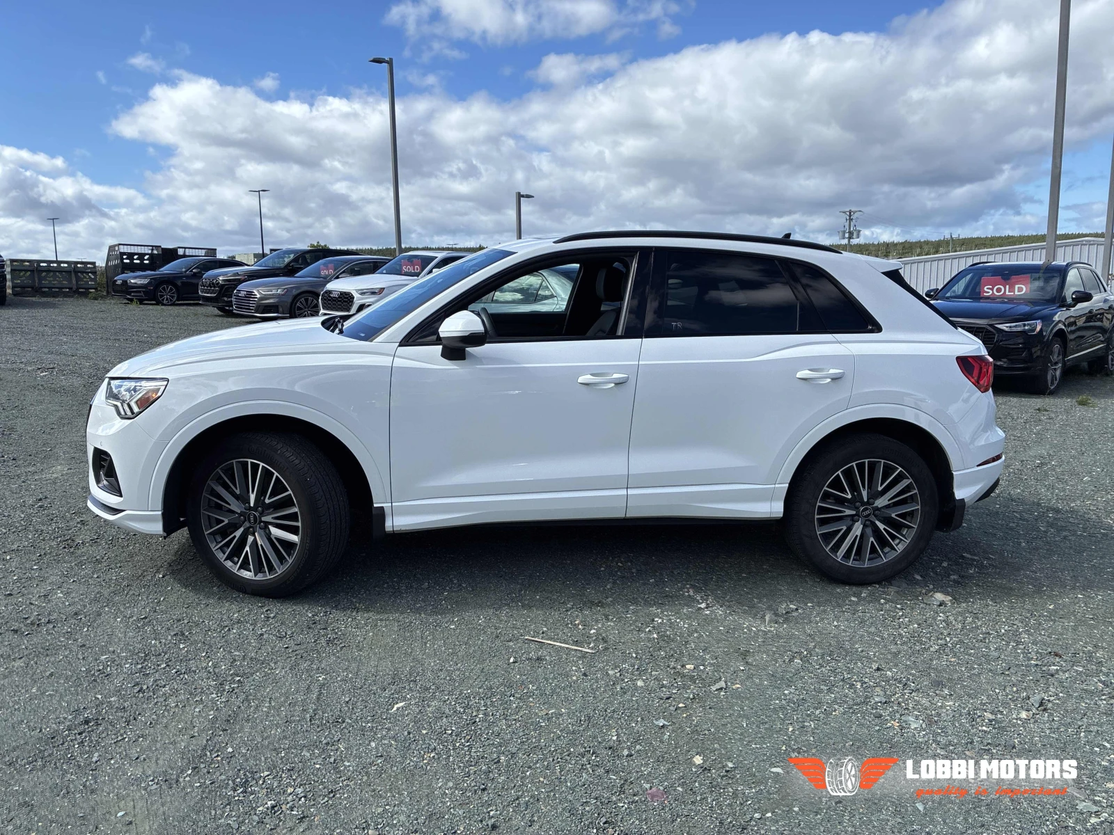 Audi Q3, снимка 2 - Автомобили и джипове - 56103772