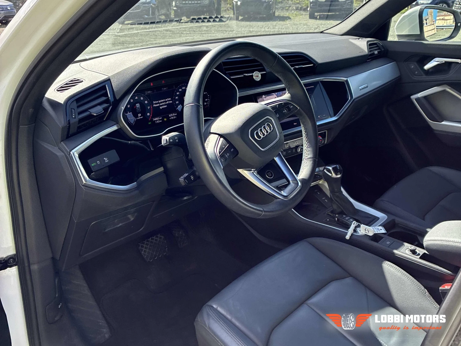 Audi Q3, снимка 5 - Автомобили и джипове - 56103772
