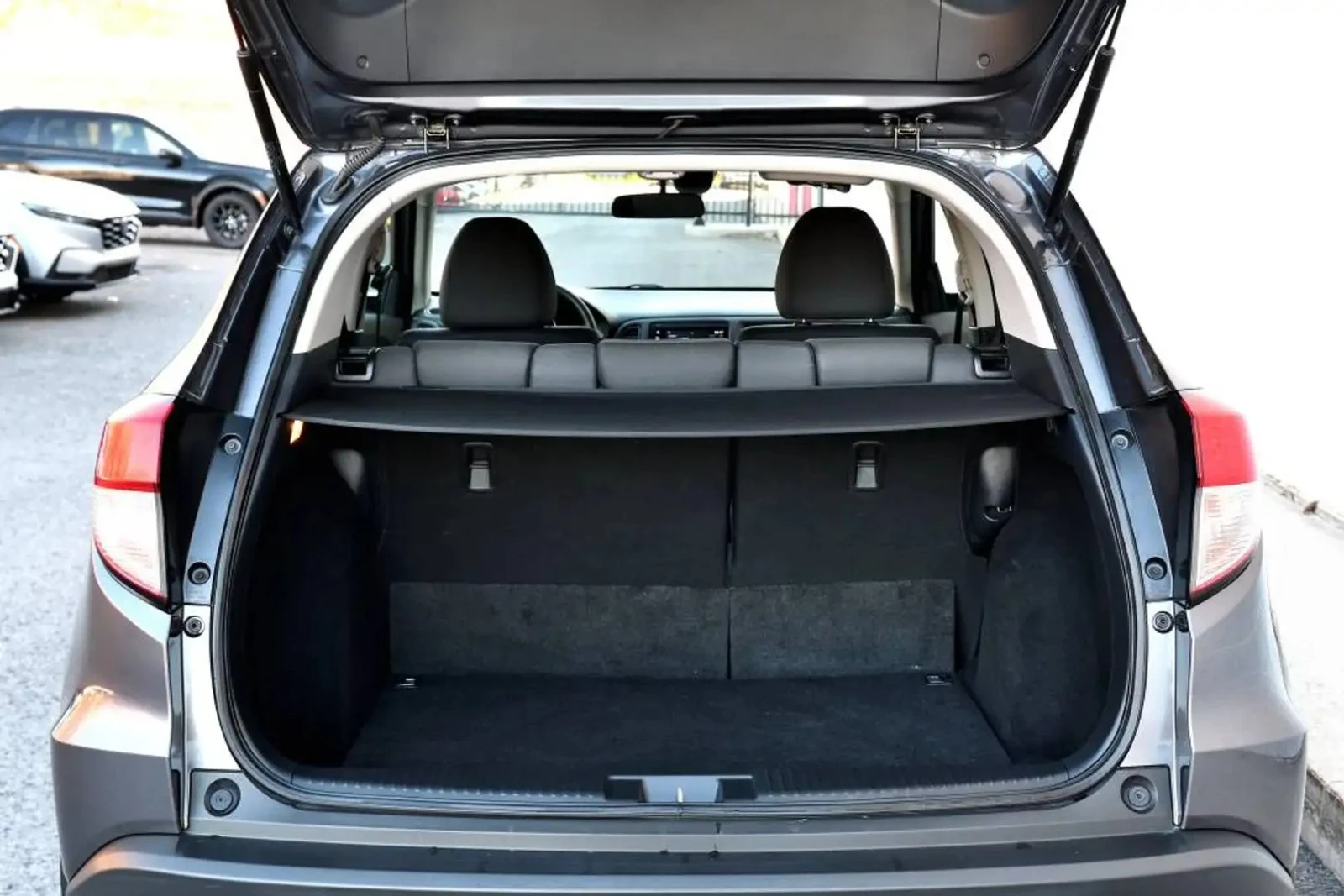Honda Hr-v Дистроник* * Камера* * , снимка 9 - Автомобили и джипове - 56646213