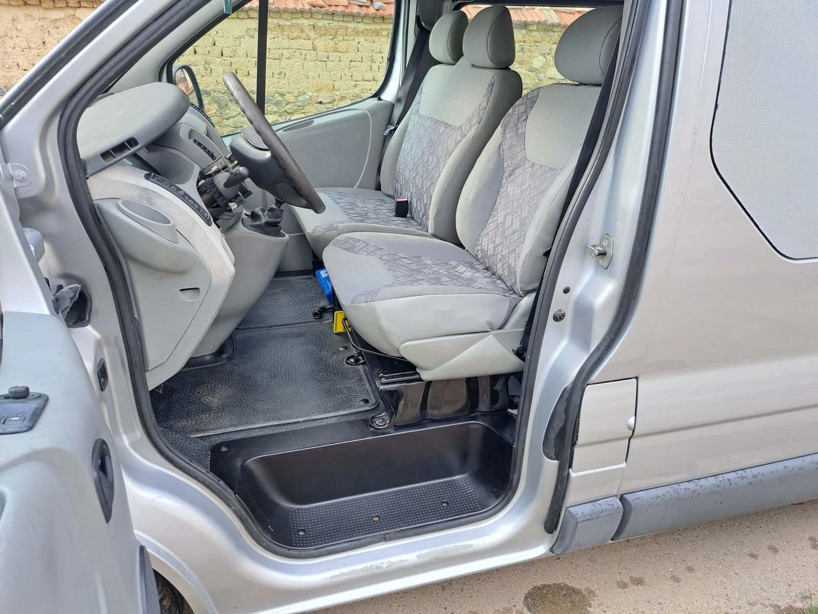 Renault Trafic 6 места Опел Виваро  - изображение 6