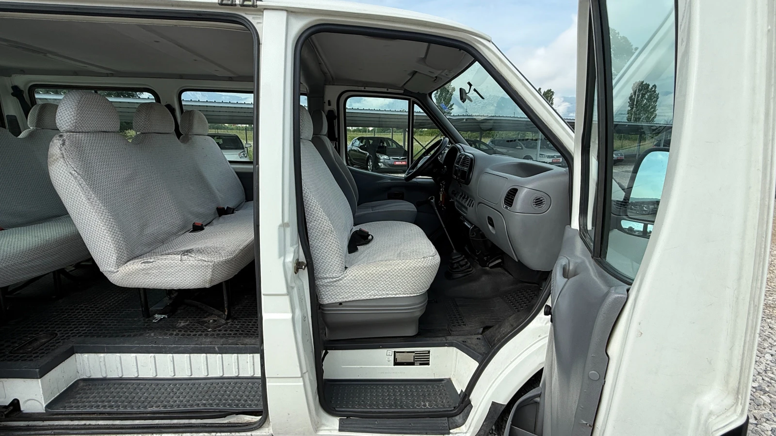 Ford Transit 2.5TD-84кс/КЛИМАТИК/9места/ВНОС ОТ ИТАЛИЯ, снимка 16 - Бусове и автобуси - 54798316