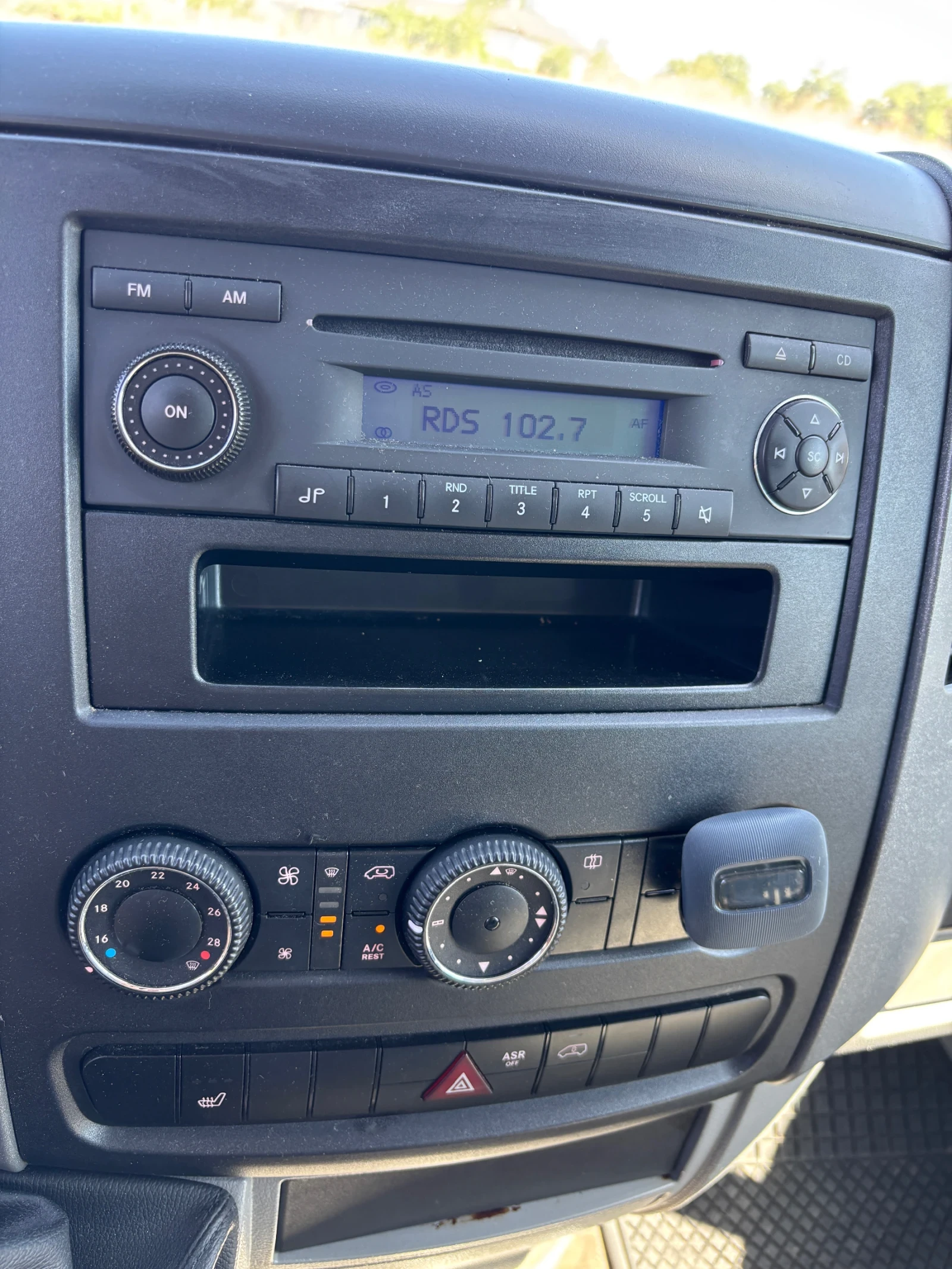 VW Crafter 2.5 Падащ Борд, Климатик, снимка 11 - Бусове и автобуси - 55467693