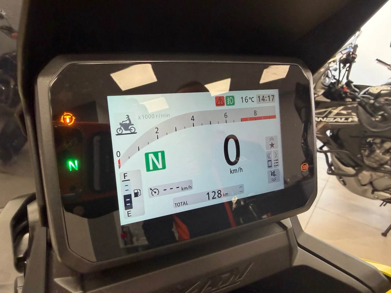 Honda X-ADV 750 LeoVinci Travel Pack 2025 128km!, снимка 11 - Мотоциклети и мототехника - 53866492