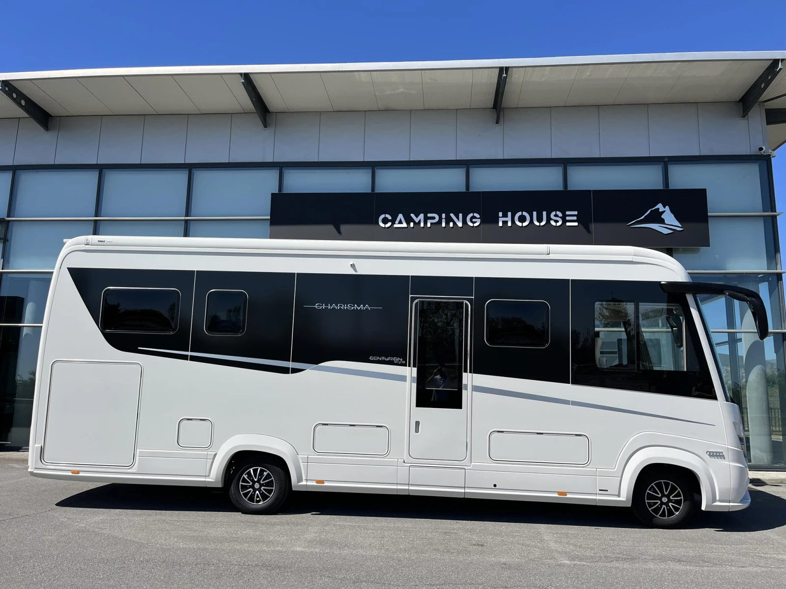 Кемпер Concorde Charisma 3.0 207к.с. AT8 Iveco FULL, снимка 2 - Каравани и кемпери - 54766609