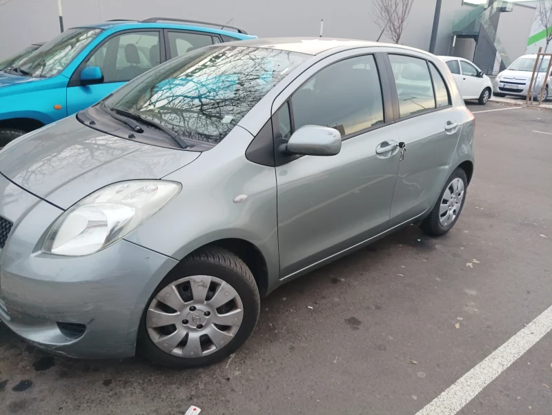 Toyota Yaris Спешно!, снимка 2 - Автомобили и джипове - 48589637